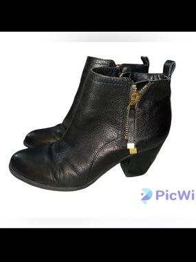 Franco Sarto Diana Black Leather ankle boot size 9